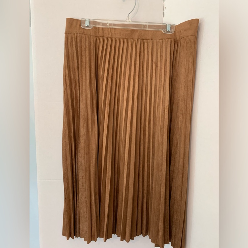 T Tahari Pleated Midi Skirt in Tan